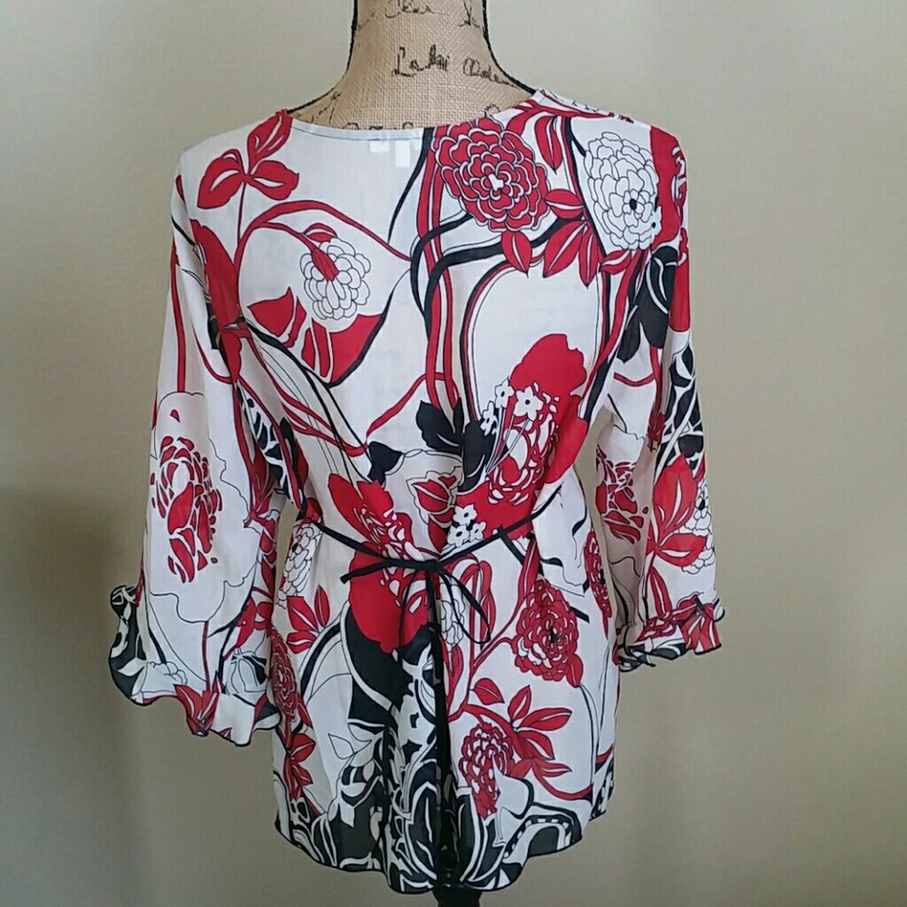 Foral Top With Tie In The Back - Picture 2 of 3